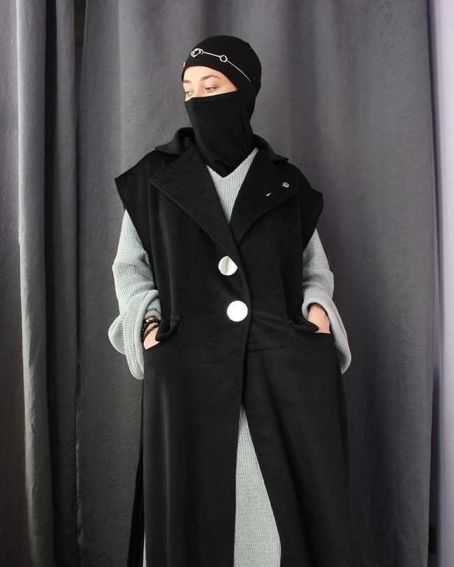 Cadar atau niqab belum mainstream dipakai wanita Eropa. Tak heran, jika produk cadar buatan Rusia ini mencuri perhatian. Foto: Instagram/by_a.zar