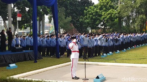 Upacara hari guru di Kemendikbud