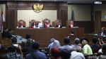 Ekspresi Irwandi Yusuf Saat Sidang Dakwaan