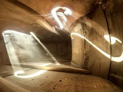 Apartemen? Bukan, Ini Foto Bagian Dalam Alat Musik