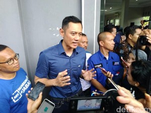 AHY Pertanyakan Kaitan Perusakan Baliho SBY dengan Kedatangan Jokowi
