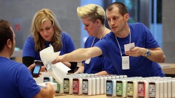 Selain perubahan desain yang plastik dan berwarna warni, iPhone 5C tidak membawa sesuatu yang wow atau mengagumkan. Foto: Getty Images