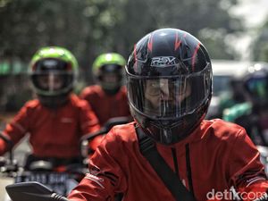 Marak Helm Carbon, Apa Bedanya dengan Helm Biasa?