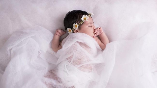 20 Nama Bayi Perempuan Cantik Terinspirasi dari Bunga