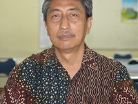 Tak Hanya Jago Kandang, Begini Kiprah Profesor Fisika UI