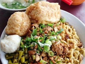 Mau Makan Kenyang dan Murah? Yuk, Jajan Mie Ayam Bangka di Sini!