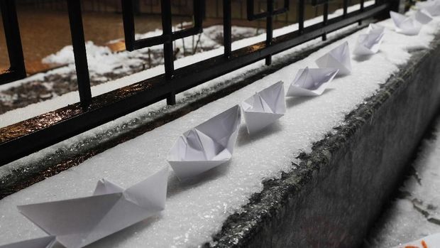 Paper boats are seen placed during a protest against the seizure by Russian special forces of three of the Ukrainian navy ships, which Russia blocked from passing through the Kerch Strait into the Sea of Azov in the Black Sea, in front of the Russian embassy in Kiev, Ukraine November 25, 2018. REUTERS/Gleb Garanich