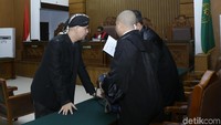 Dalam pertimbangannya Jaksa tak menemukan hal yang meringankan mantan suami Maia Estianty itu. Pool/Palevi S/detikFoto.