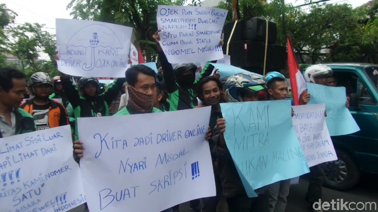 Tukang Ojek se-Lamongan Demo Tuntut Prabowo Hormati Profesi Ojek Tukang Ojek se-Lamongan Demo Tuntut Prabowo Hormati Profesi Ojek