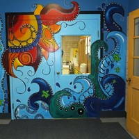 Murid sering kali malas masuk kelas karena tidak suka pelajaran. Tapi kadang masalahnya adalah apakah guru bisa membuat kelas menyenangkan. Salah satu caranya bisa dilakukan adalah dengan mendekorasi kelas dengan cantik seperti yang dibuat guru seni Sekolah Dasar berikut. Foto: Imgur CredoInMiracula