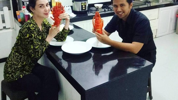 Emil Dardak, Bupati Trenggalek dan Suami Arumi Bachsin yang Doyan Nyambel