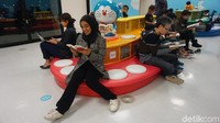 Namun, untuk beberapa area lainnya seperti ruang membaca dan juga taman, masih diperbolehkan untuk mengambil gambar. Kita pun dibekali dengan pemandu audio elektronik dengan pilihan bahasa Jepang atau bahasa internasional lainnya. (Aisyah Kamaliah/detikTravel)