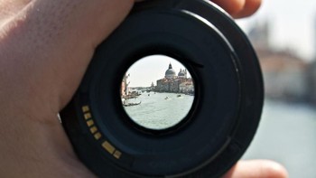 Kesibukan kota Venesia di Italia dari lensa kamera Niall Moore. Istimewa/Boredpanda.