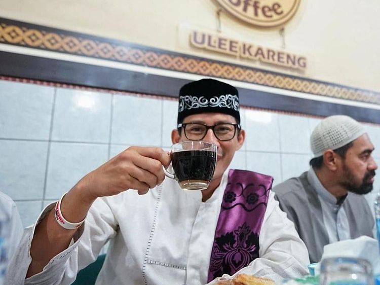 Begini Keseruan Ngopi Sandiaga Uno Saat Berkunjung ke Berbagai Daerah