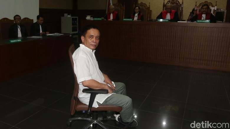 Irwandi Yusuf Mengeluh Sakit Diabetes, Sidang Ditunda Irwandi Yusuf Mengeluh Sakit Diabetes, Sidang Ditunda