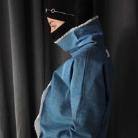 Brand busana muslim itu bernama By A.Zar. Seorang wanita Rusia bernama Zarina Aslanova menjadi desainer koleksi busana unik bercadar itu. Foto: Instagram/by_a.zar