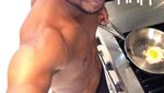 Serunya Usher Saat Makan Malam Bersama Teman hingga Sarapan Sereal