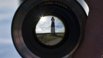 Selanjutnya Moore mengunjugi sejumlah kota di Irlandia, salah satunya saat ia memotret mercusuar Inis Oirr. Istimewa/Boredpanda.