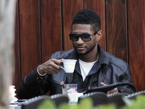 3 Tahun Nikah, Usher Gugat Cerai Istri