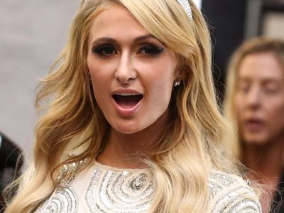 Alami Wadrobe Malfunction, Ini Penampilan Seksi Paris Hilton
