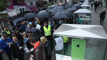Apple menyediakan iPhone 5C dengan pilihan warna-warna beragam yang cerah. Namun malah tidak ada pilihan warna hitam, warna yang dianggap paling populer.Foto: Getty Images