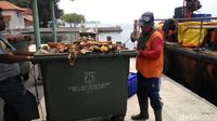 Mengikuti Pembersihan Sampah di 3 Pulau Wisata Kepulauan Seribu