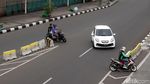Kebangetan! Aksi Nekat Lawan Arah Pemotor di Senen