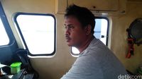 Cara Petugas Kebersihan Antar-Pulau Seribu Hadapi Badai Laut