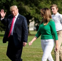 Saat ini diperkirakan tinggi badan Barron Trump sudah mencapai 180 cm lebih. Berdasarkan data Center for Disease Control and Prevention (CDC) di Amerika Serikat, tinggi ideal anak laki-laki usia 12 tahun 149 cm. Maka bisa dibilang Barron Trump cukup tinggi untuk anak seusianya. Foto: Getty Images
