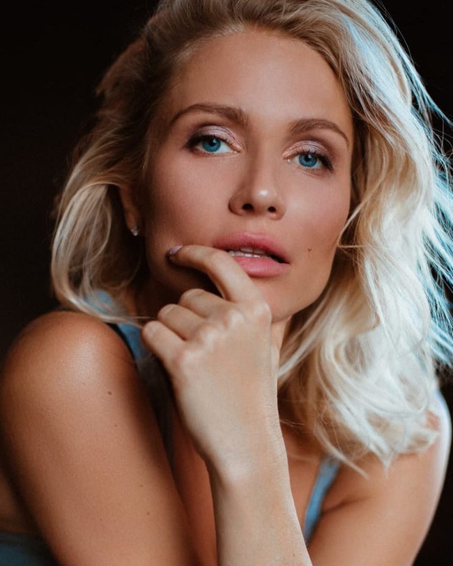  Ini Katya Gordon, mantan model Playboy yang berambisi untuk menjadi Presiden Rusia berikutnya dan mengalahkan Vladimir Putin. Namun sayangnya pada pemilihan umum Presiden tahun ini, Katya batal jadi kandidat, dan Putin pun berhasil jadi presiden Rusia untuk periode enam tahun mendatang. Foto: Instagram @katyagordon