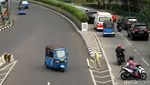 Kebangetan! Aksi Nekat Lawan Arah Pemotor di Senen