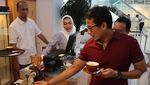 Begini Keseruan Ngopi Sandiaga Uno Saat Berkunjung ke Berbagai Daerah