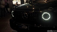 Kinerja AMG 4MATIC all-wheel drive mendistribusikan torsi bias-belakang dengan pembagian depan dan belakang 40 hingga 60 persen daripada model sebelumnya pada 50:50. Dengan alokasi tersebut mobil bongsor ini mampu bergerak lincah dan meningkatkan traksi saat berakselerasi.