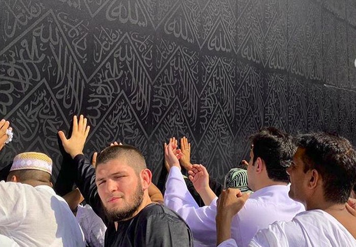 Khabib Nurmagomedov Menyentuh Ka'bah