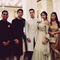 Anisha dan Pangeran Mateen saling mengenal karena sang pangeran sebelumnya sudah berteman baik dengan kakak gadis cantik tersebut. Foto: Instagram @anishaik