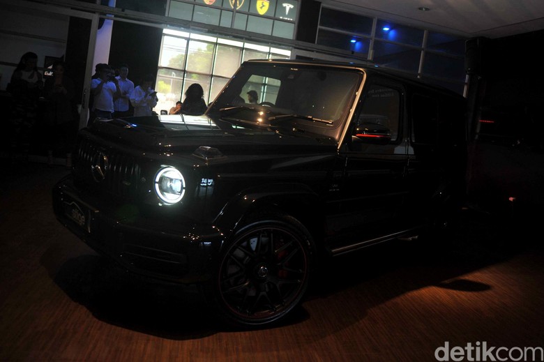 SUV Mewah Meluncur di Jakarta Mercedes-AMG G 63 Edition 1 didatangkan ke Indonesia langsung dari Inggris. Seperti apa penampakan mobil mewah ini?