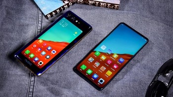 Hadirnya dua layar ini merupakan cara Nubia mengakali agar ponselnya punya layar penuh tanpa harus menyematkan notch ataupun konsep slide Foto: Sina Mobile