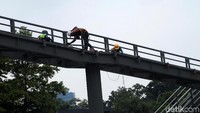 Revitalisasi JPO tersebut ditargetkan rampung pada 31 Desember 2018.
