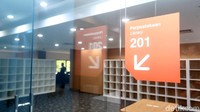 Selain ruang permainan, di lantai 1 ada juga auditorium yang digunakan untuk kelas pendidikan antikorupsi. Di lantai kedua, ada sejumlah ruangan seperti perpustakaan dan ruang sindikat.