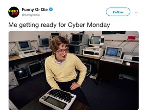 Kumpulan Meme Belanja Lagi di Cyber Monday Usai Black Friday