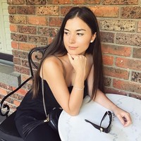 Fakta lainnya adalah wanita cantik ini juga merintis bisnis agensi travel bersama seorang temannya. Agensi travel tersebut bernama Authentinerary. Foto: Instagram @anishaik