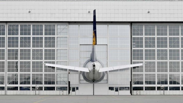 Tampak belakang hanggar saat Airbus A380 telah masuk dan pintu ditutup. Kelihatannya seperti terpotong, padahal tidak (Munich Airport/CNN Travel)
