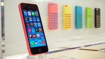 Maka banyak yang menyebut, iPhone 5C adalah iPhone tergagal dalam sejarah Apple. Foto: Getty Images