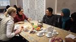 Ini Keseruan Meghan Markle Saat Masak Bersama Komunitas Muslim di London