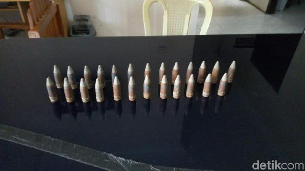 Puluhan Peluru Karatan Ditemukan di Bawah Gerobak, Punya Siapa?