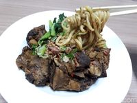 Kopi Susu Hingga Ramen Enak Bisa Anda Cicip di Pejaten Village