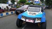 Mobil listrik ini sebelumnya start dari Surabaya lalu mampir ke Jakarta dan sekarang tiba di Bengkulu. Perjalanan Mobil listrik karya mahasiswa Universitas Budi Luhur dan ITS ini berjalan lancar sampai Bengkulu dan memberikan pelajaran berarti bagi tim Blits, karena kontur jalan Sumatera yang berbeda di Pulau Jawa. Istimewa/Dok. Tim Blits.