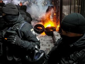 Komandan Resimen Azov Bantah Klaim Rusia Telah Kuasai Mariupol