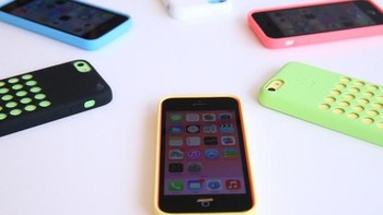 Penelitian dari Consumer Intelligence Research Partners (CIRP) di Amerika Serikat mengungkap bahwa penjualan iPhone 5S dua kali lebih banyak ketimbang 5C. Foto: Getty Images