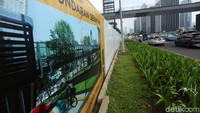 Pengerjaan JPO Bundaran Senayan dilakukan sejak 4 November.